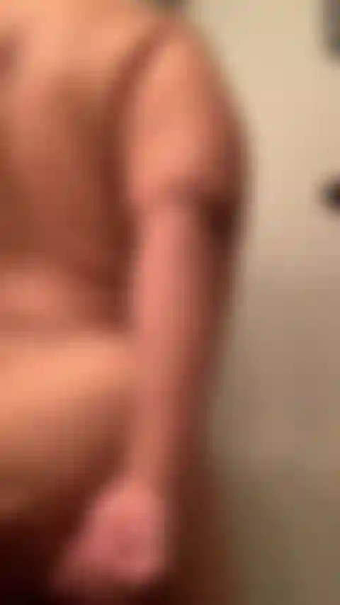 Mírame sacudir este culo gordo.