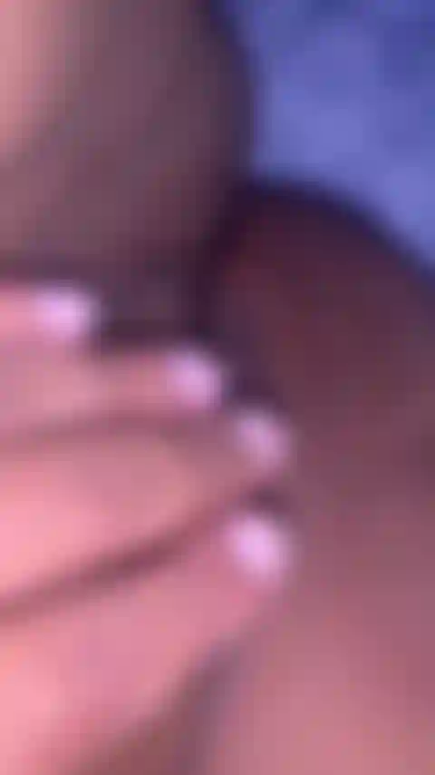 Mírame jugar con mi coño mojado.