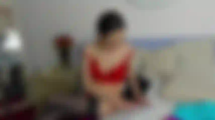 Me pongo mi vestido negro y me masturbo con él!