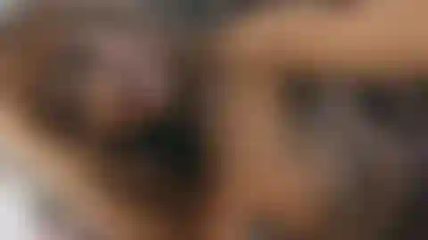 Reventando bolsas de globos al rebotar! Topless en mis pantalones de yoga :).