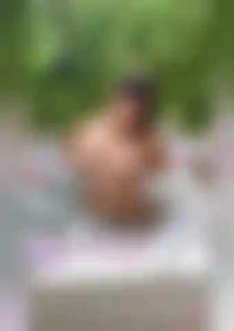 Hagamos cosas raras en el jacuzzi.