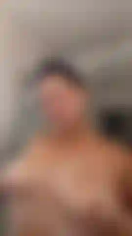 ¿Te duchas conmigo? Me pongo morbosa en el baño.