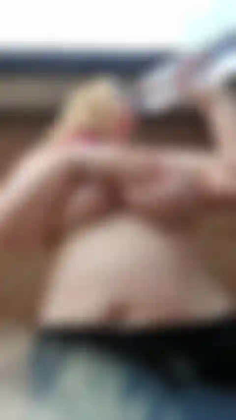 Tetas mojadas a cámara lenta.