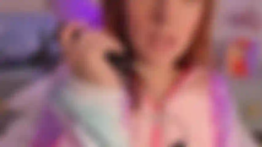 Abro la boca con una mordaza mientras gotea la baba.