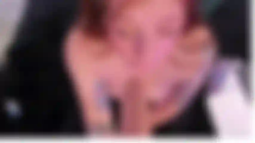 Me obligas a tragar tu semen.