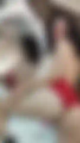 Don't take your eyes off my ass