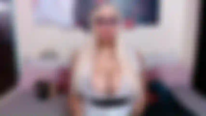 Lady tsunade, quieres besarle el culo y el coño.