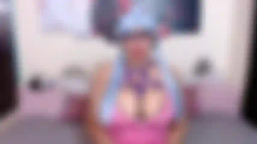 Me chupo las 2 tetas al mismo tiempo, te gusta ver como me muerdo los pezones.