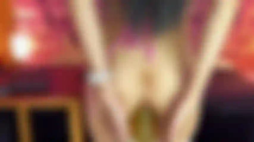 Metiendo mi juguete profundamente dentro de mi culo.