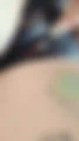 Sensualizándome en lencería de encaje negro.