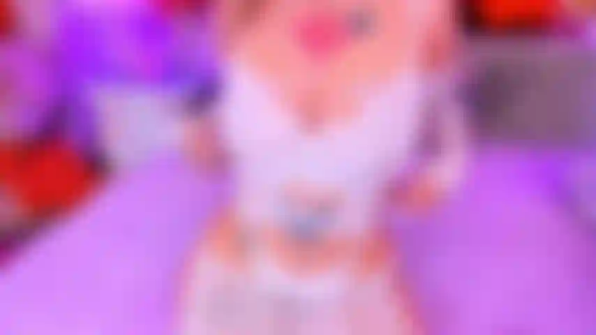 ¡Increíble juego de tetas + pinzas para pezones