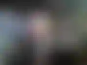 Cocinando el desayuno desnudo, bueno, casi desnudo.