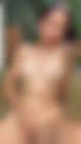 Follando mi coño caliente.