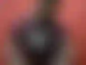 Flexionando fuerte y las venas aparecen.