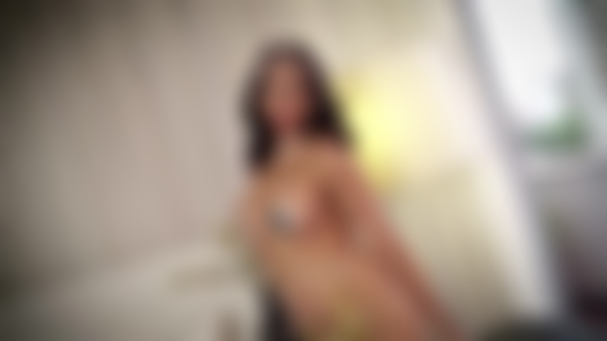 Tu sexy chica madura disfruta bailando para ti.