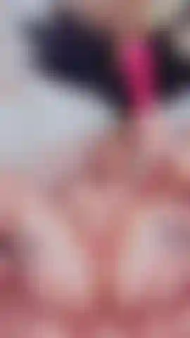 La varita roja me hace squirt.