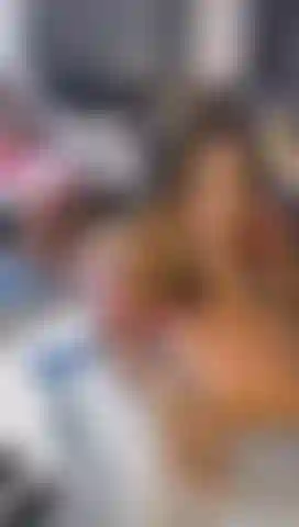 Chupándote la polla.