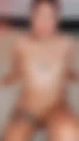 Aceite caliente en mis tetas.