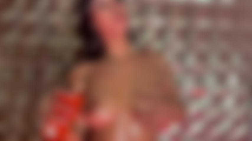 Ven a ver mi delicioso cuerpo lleno de aceite.