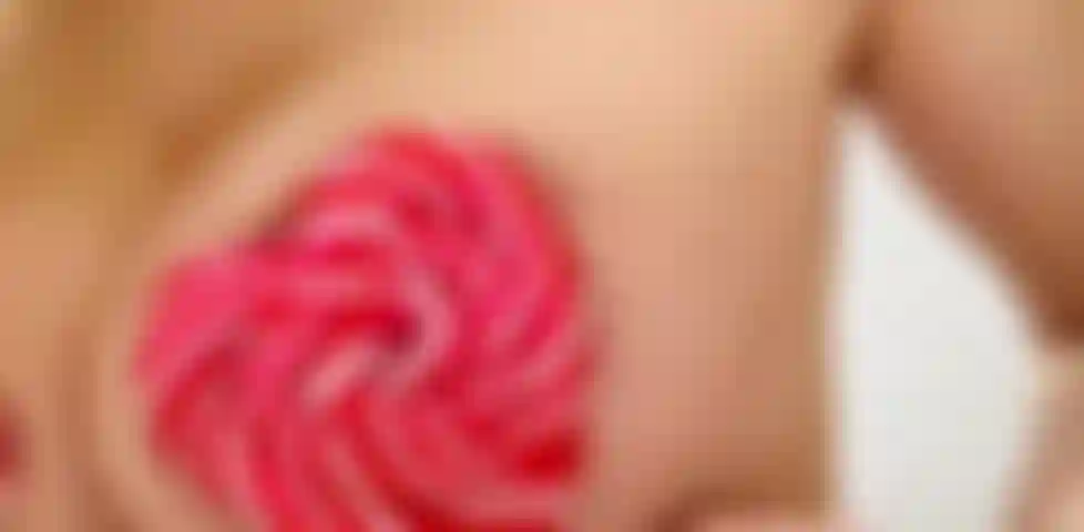 Mano/sujetador de caramelo.