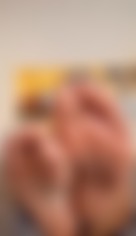 Pies traviesos en primer plano.