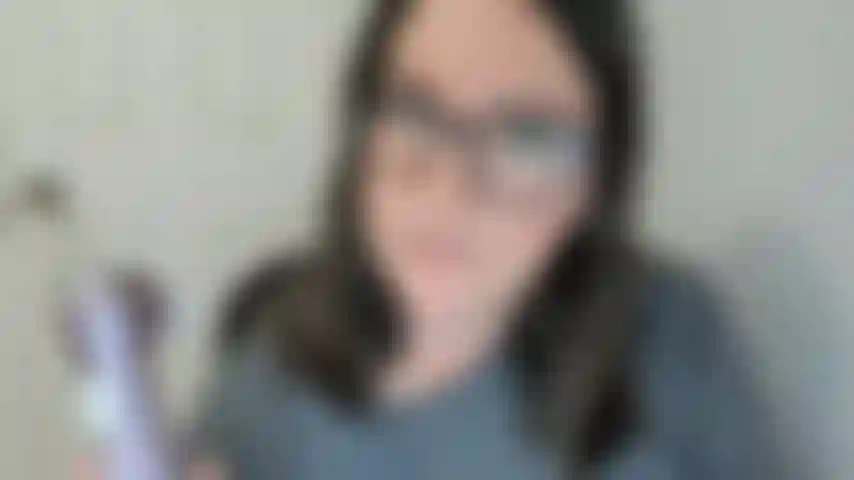 Uso un vibrador chupador de clítoris para darme dos orgasmos locos, dejándome completamente sin aliento.