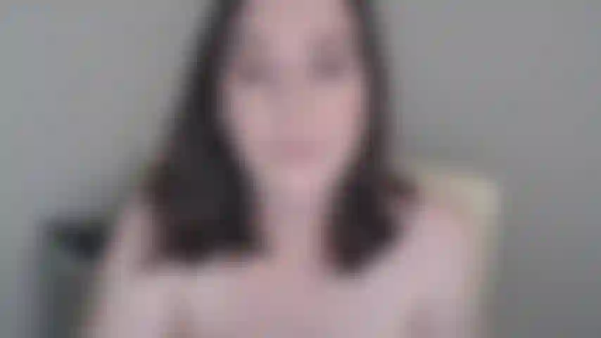 Leche y tu diminuto pene: te muestro un poco de lactancia y te hago saber que un hombre de verdad me embarazó y me llevó a esto. Tú, sin embargo, no eres un verdadero hombre.