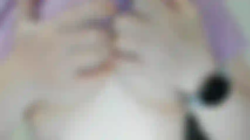 Cabalgando consolador con gafas.