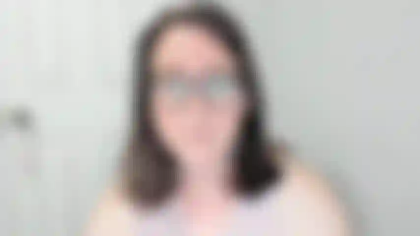 Mostrando mis pies un poco sucios y ignorándote.