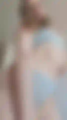 Ropa interior transparente y striptease.