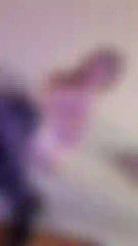 Estiramientos impresionantes y un coño rosa intenso!