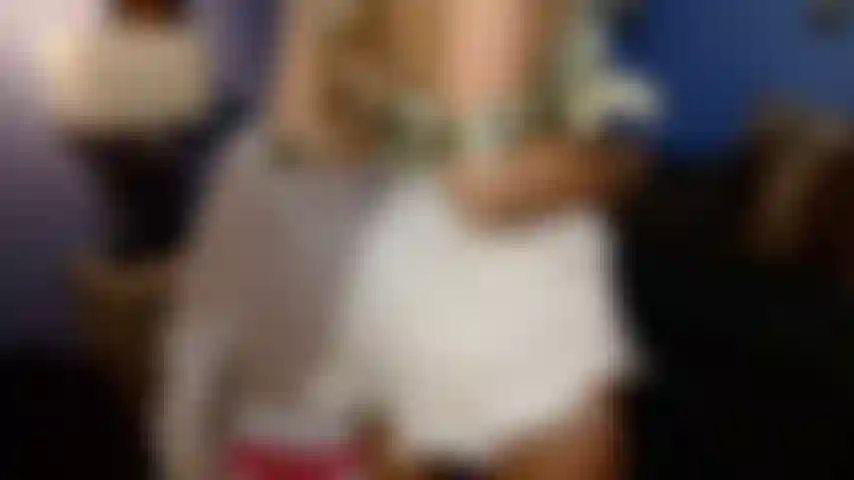 Solo juego de vagina con vibraciones.