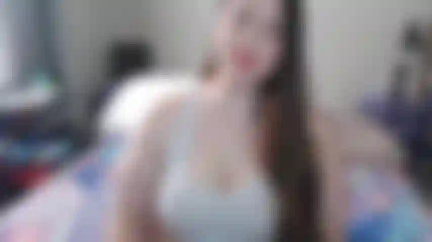 Abre la apestosa raja de kaylee y huélela! Ahora es tu trabajo oler mi culo sudoroso e identificar correctamente qué tan sucio está. Acércate mucho, mucho, y observa bien mi agujero peludo. Frunce el ceño!