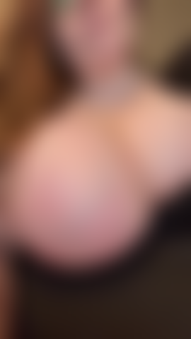 Tetas grandes y venosas.