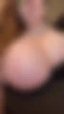 Tetas grandes y venosas.