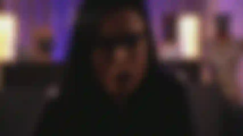 Adoro la saliva y los pies.