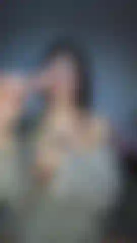 Chupando tu polla dura con tu boca llena de semen.