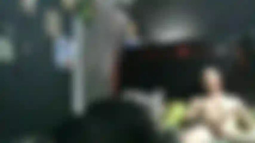 Recibiéndola bien duro.