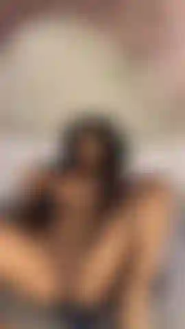 Some good kisses on my dildo before fucking me