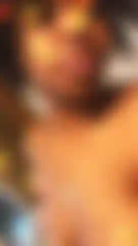 Directamente de la ducha, chica sexy de al lado! Desnuda lista para la acción. ¿Cómo estás ahora que no te he visto últimamente?