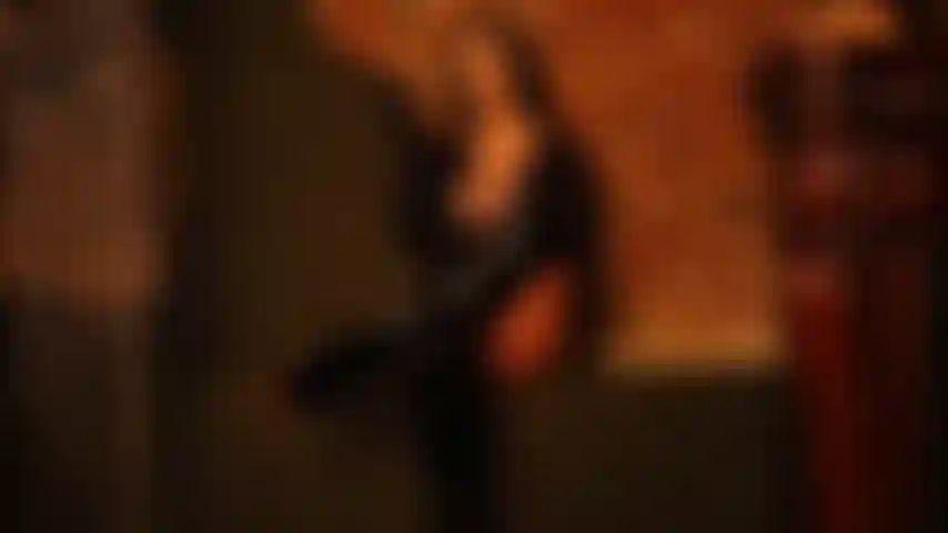 . Siempre me ha apasionado la lenceria fetichista y los complementos - latex - cuero - vinilo pvc - tacones y botas altas. También me encanta la lencería de encaje y raso, las medias de nylon y las pantimedias con zapatos elegantes. La lencería sexy lo hace todo mejor.