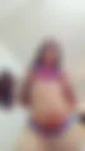 Look at me... I'm your naughty, wet, and playful Snow White .My whole body moves for you