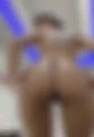 Desnuda en la bañera.