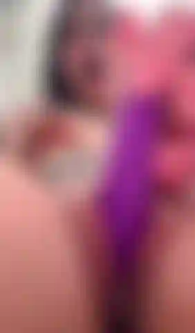 Mi coño está muy mojado por mi juguete.