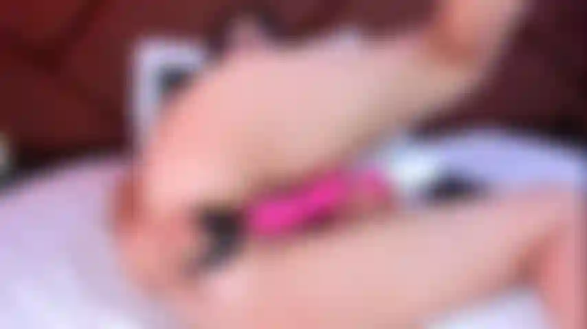 Juego anal profundo hasta que me estremezco.