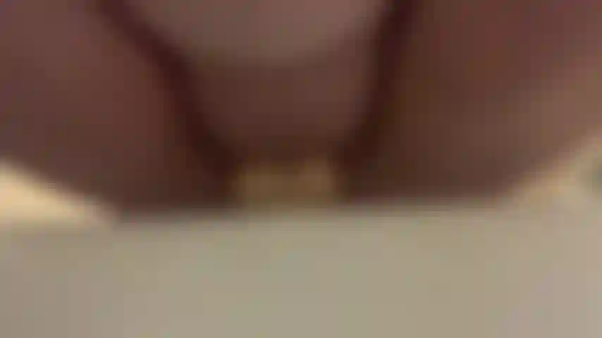 Montando ese consolador grueso.