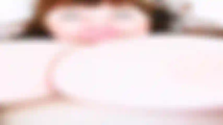 Adoración de enormes tetas naturales.