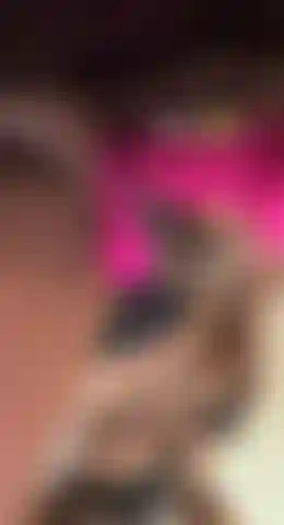 Kyla se folla su coñito apretado y húmedo con exuberante por dentro.