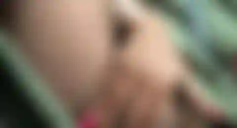 Ven a verme jugar con mi coño en mi coche.