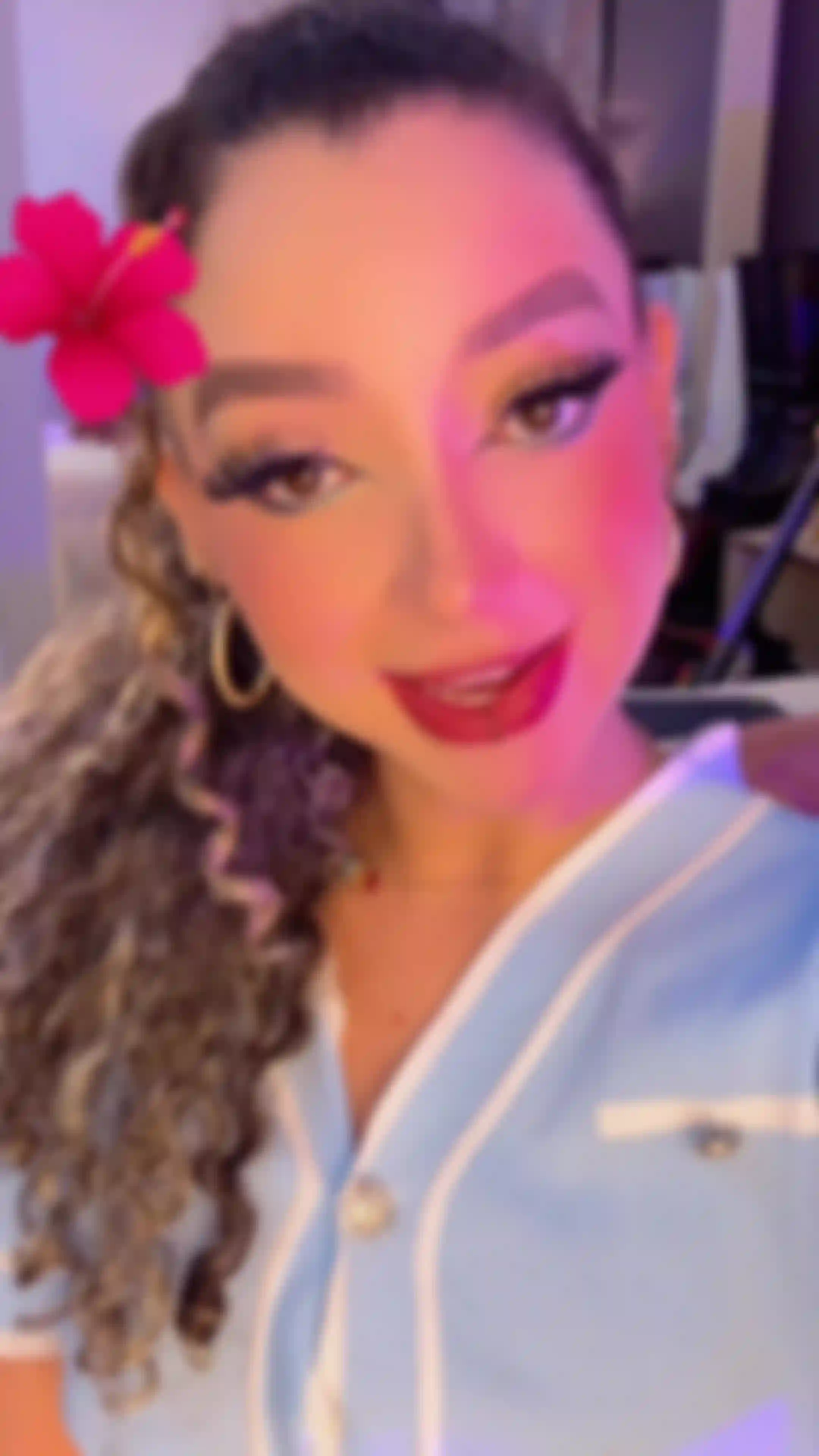 Blow you mind! blow you a sexy kiss!